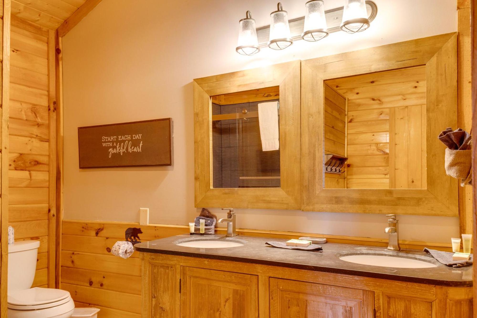 Spacious Gatlinburg Cabin With Hot Tub And Game Room! Buitenkant foto